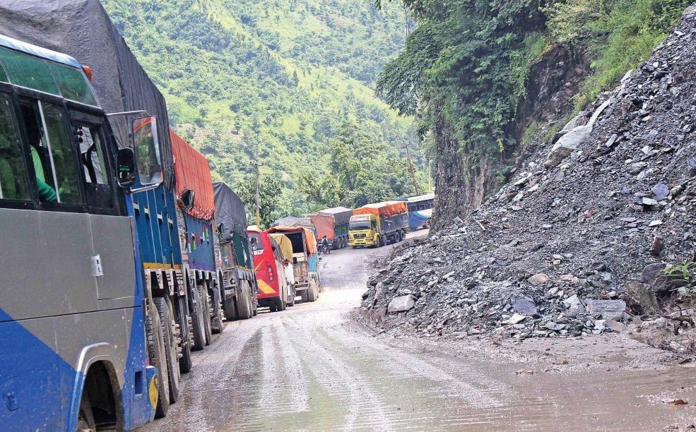 बाढी तथा पहिरोले कुन राजमार्ग कस्ता ? यात्रा सहज बनाउन के गर्ने ?